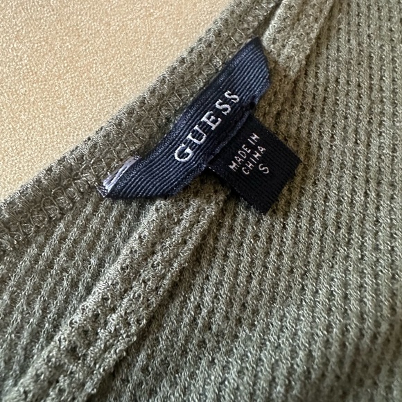 Guess Long Sleeve Waffle Hensley Thermal Front & Back V-Neckline (Small - NWT) - Picture 4 of 10